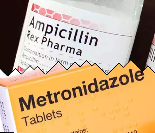 Ampicilline contre Métronidazole